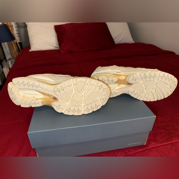 New Balance Cream and White Athletic Shoes - Picture 7 of 13